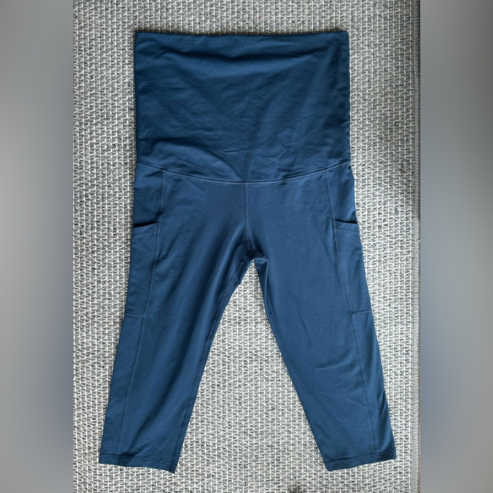 Kindred Bravely Francesca Maternity and Postpartum Support Capri Leggings